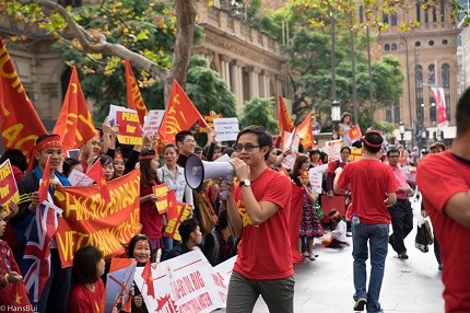 Vietnamesen kommen in vielen Ländern im Protest gegen Handlung Chinas zusammen - ảnh 1